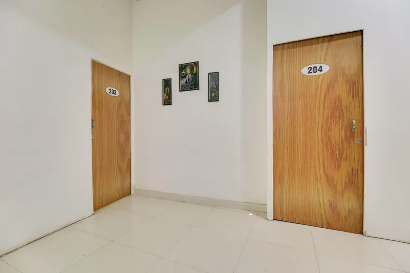 Hotel O Royal Villa - Image 1