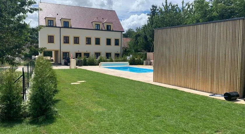 Réf 1 Studio avec piscine à 5 minutes de Disneyland - Image 1