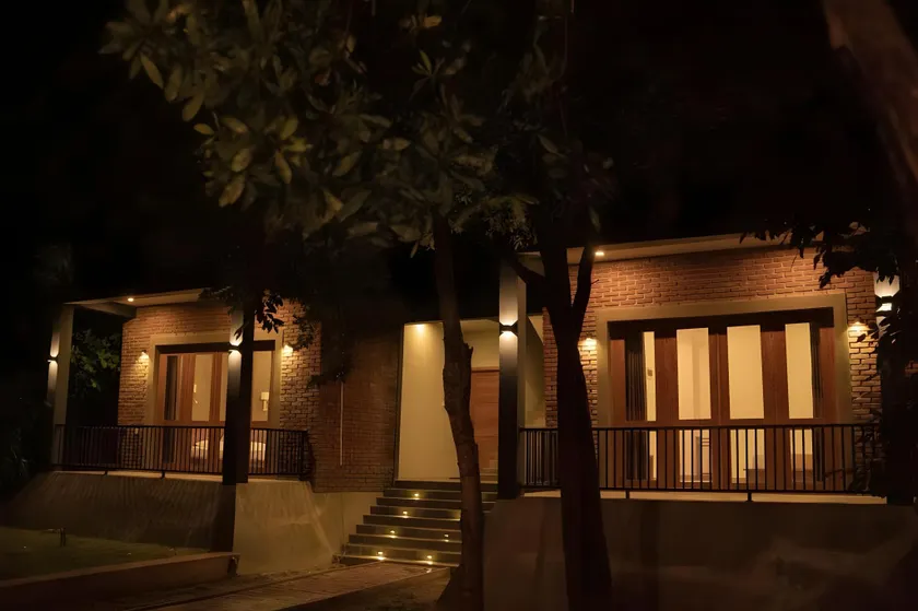 Lina Hotel - Image 1