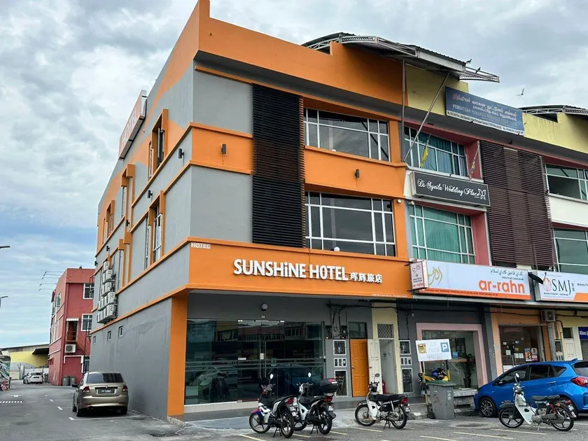 Sunshine Hotel - Image 1