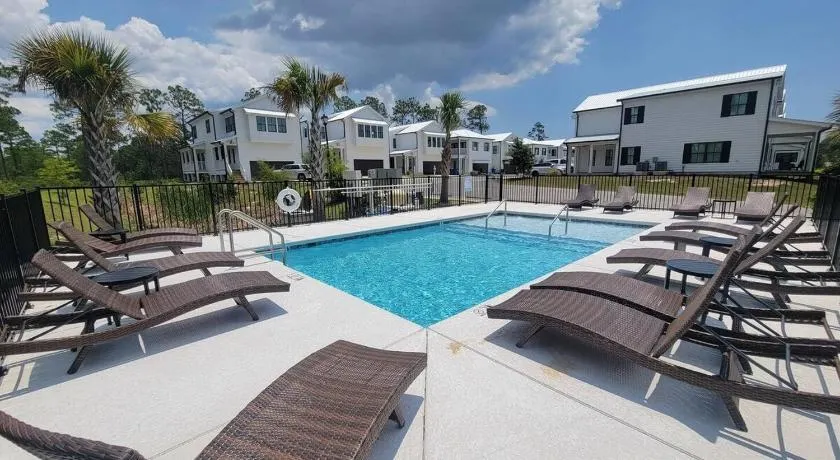 Sleeps 16 - GAME ROOM, POOL, Perfect for Families - Image 1