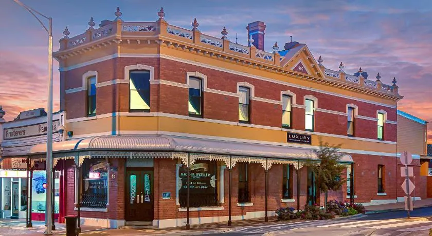 Langsford Luxury - Image 1