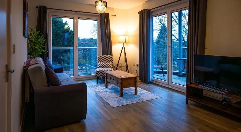 Spacious 2 Bedroom Apartment in Crawley - Image 1