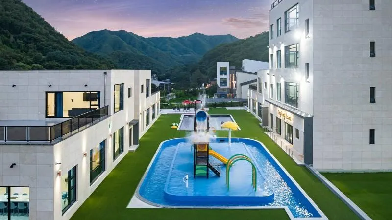Gapyeong King Kong Kids Pool Villa B - Image 1