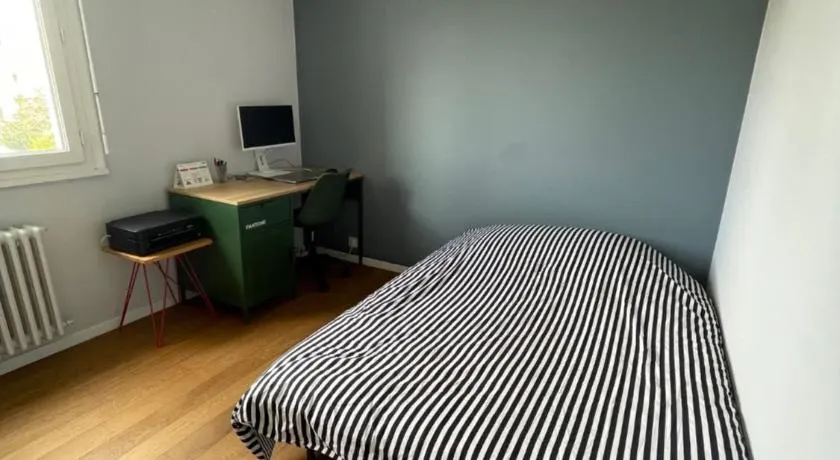 Chambre privée chez l'habitant avec accès à des espaces partagés - Image 1