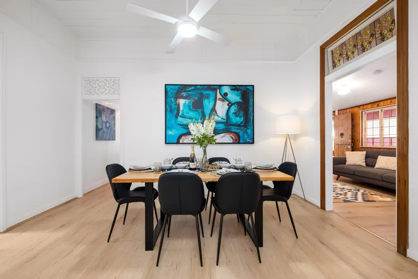 Heritage 5BR home - minutes walk to CBD&South Bank, 3 Parking - Image 1