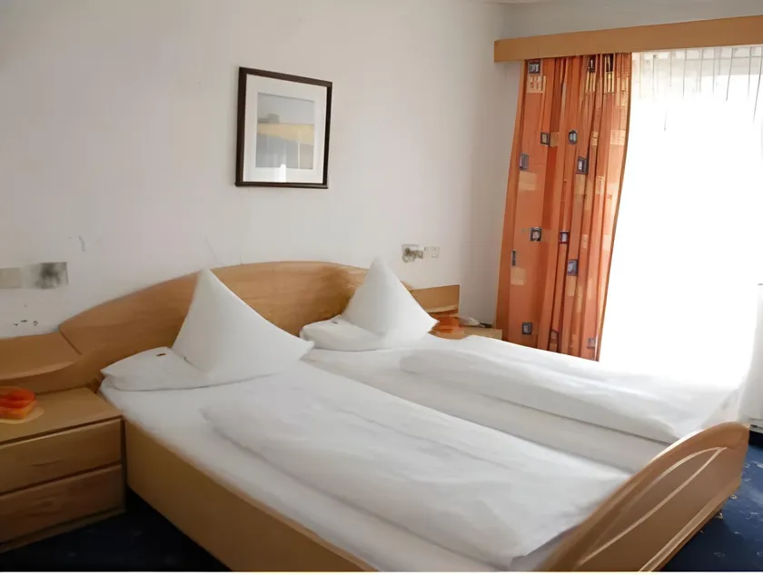 Hotel Edelweiss - Image 1