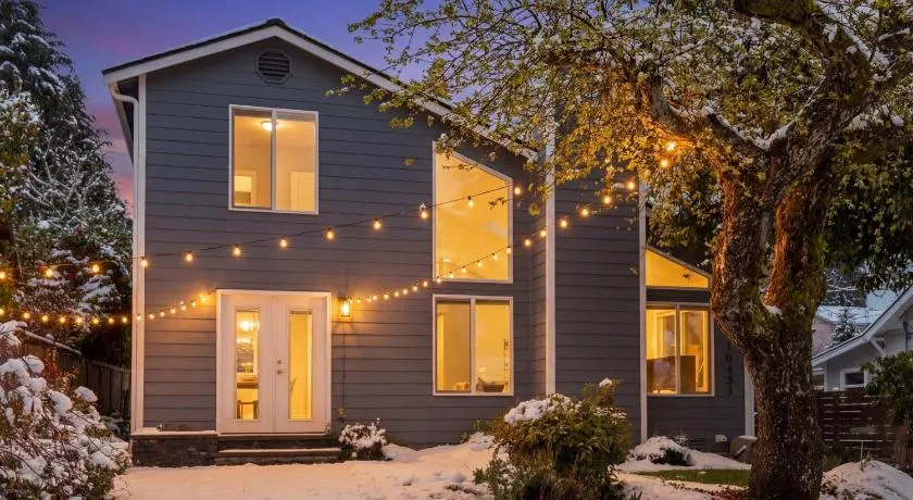 Perch - Stylish 3BR Retreat | Open Living + Free Parking - Image 1