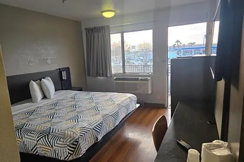 Motel 6 - Image 1