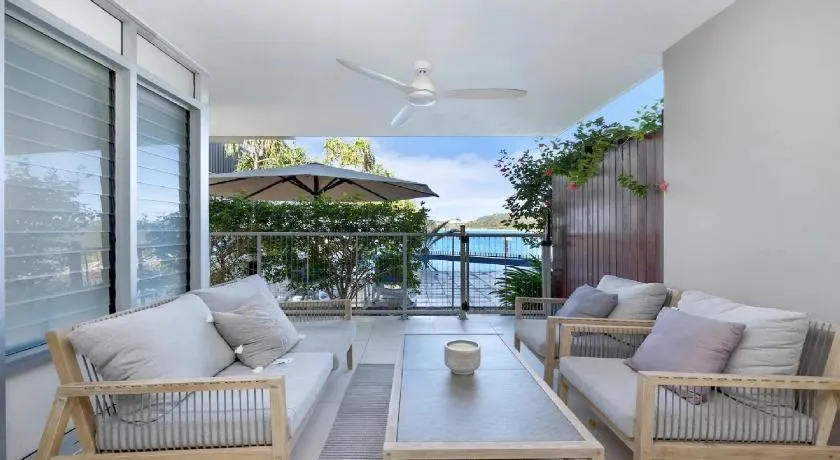 Beachfront - Nelly Bay Apartment - Image 1