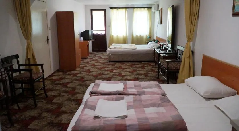 Guestrooms Ross - Image 1