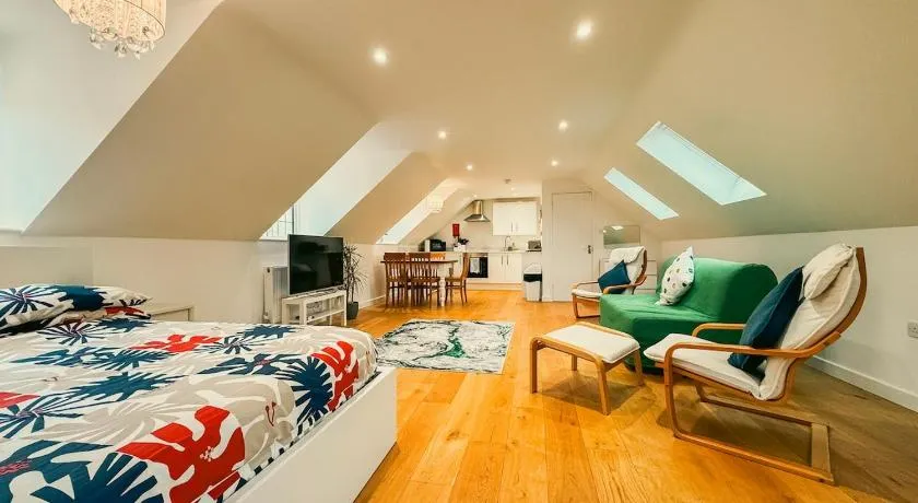 New Modern Studio in Chandlers Ford with Parking - Image 1