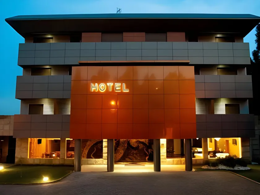 Paredes Design Hotel - Image 1