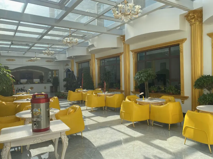 Yuzhong Huichen Business Hotel - Image 1