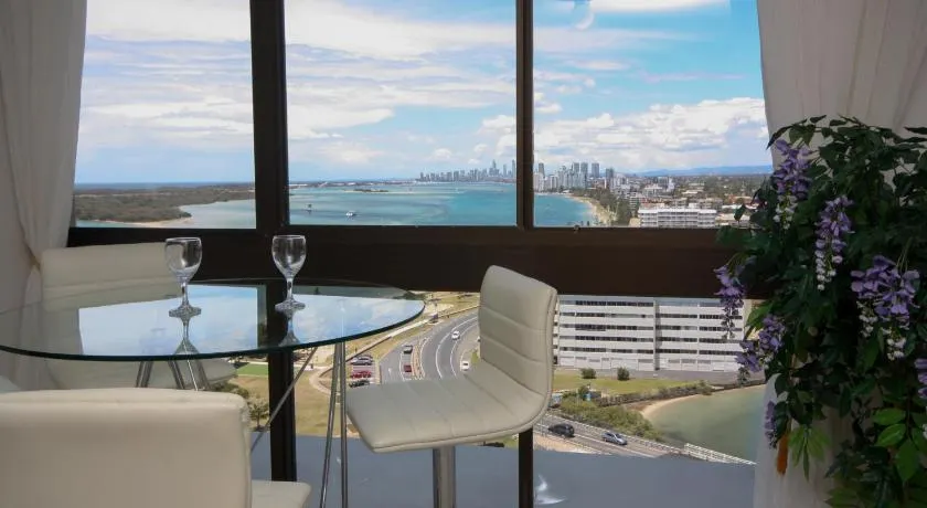 Broadwater Shores Waterfront Apartments - Image 1