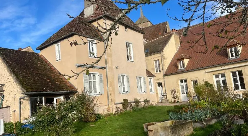 Noble Nicolas - Julie House - Image 1