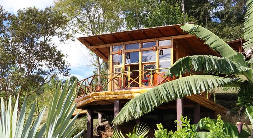 BAUMHAUS Cabanas rusticas con jacuzzi privado - Image 1