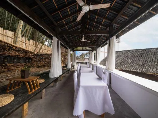 Fanjing Mountain Four Courtyard Homestay - Image 1