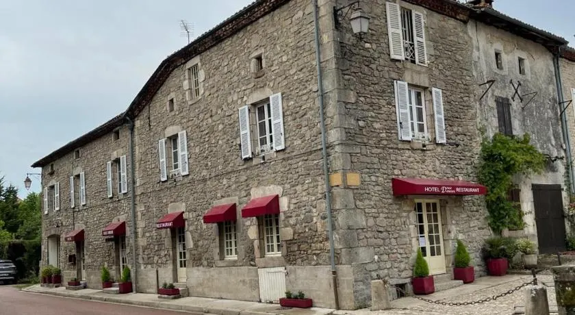 Douce Demeure - Hôtel-Restaurant de Mortemart - Image 1