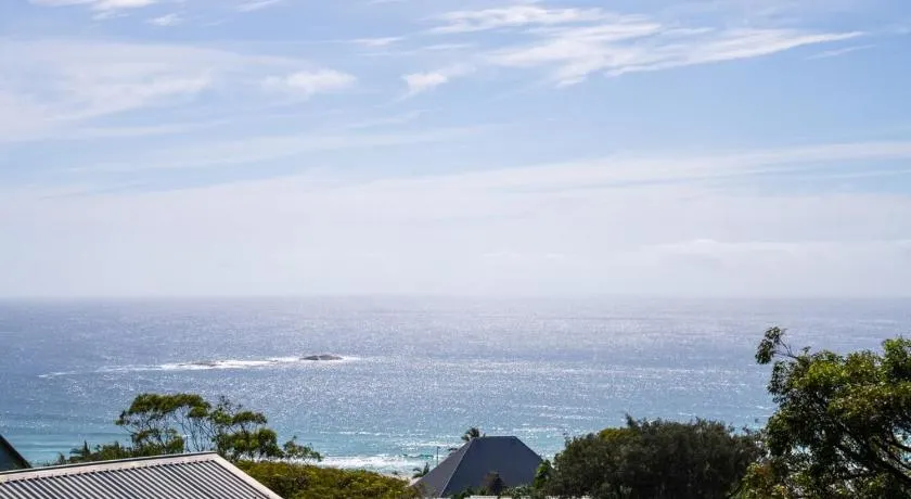 Fourlees Breeze - Ocean Views - Sleeps 11 - Image 1