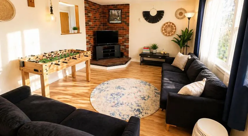 4BR Home Near Lake Ontario Perfect for Groups - Image 1