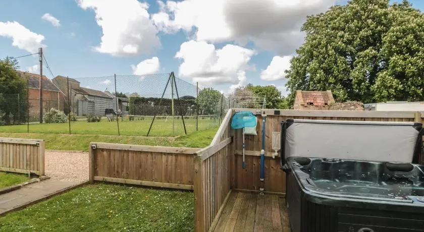 Countryside Annexe, with hottub, sleeps up to 4 - Image 1
