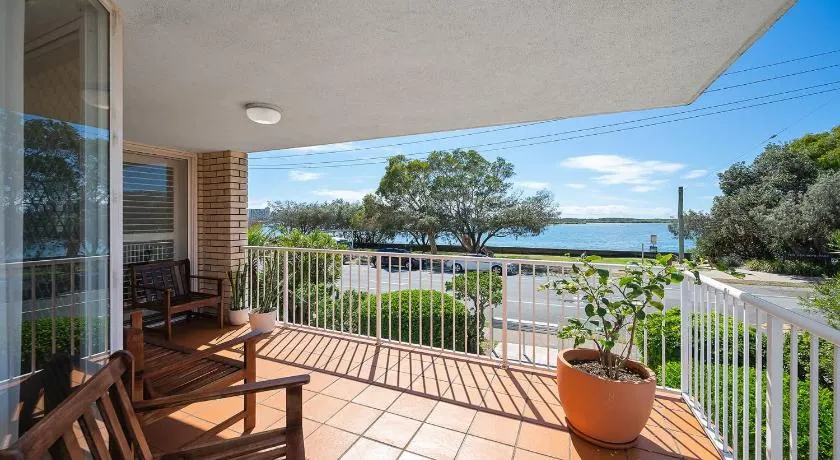 Seascape U1 Golden Beach Retreat with Ocean Views - Image 1