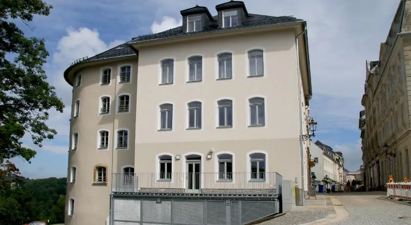 Anna und Sascha, Hotel und Café - Image 1