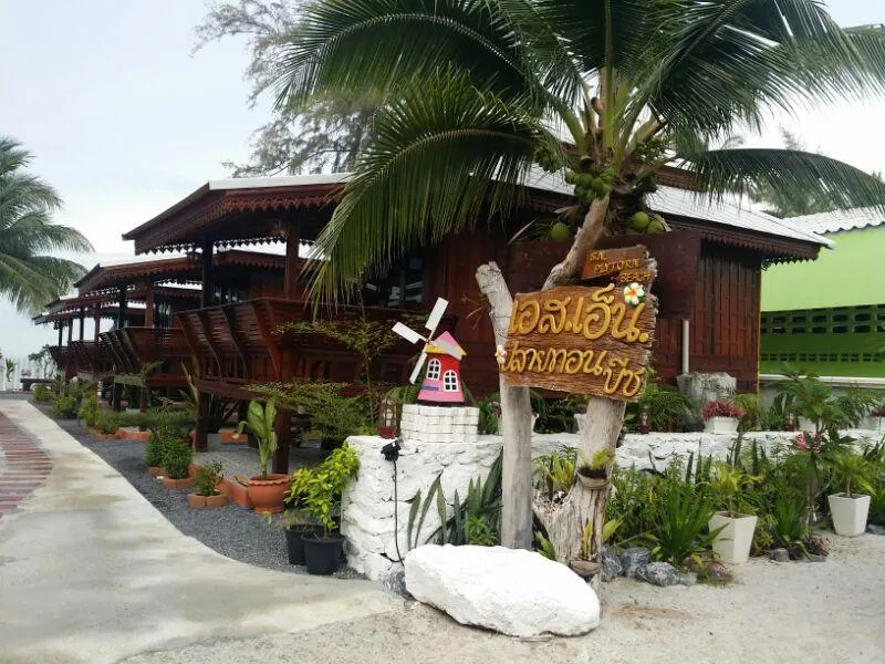 S.N. Plytorn Beach Hotel - Image 1