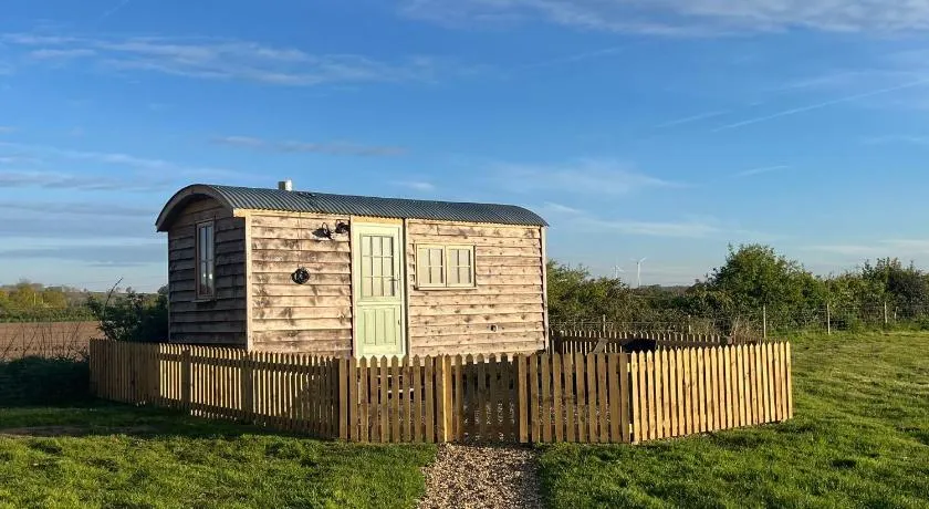 Luxury Shepherd Hut - Image 1