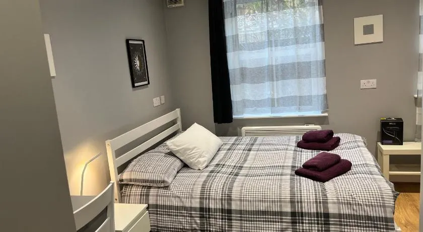 Cosy Rooms next to St Pancras Station - Image 1