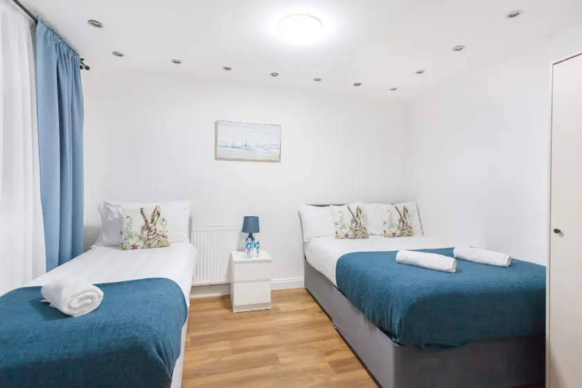 Holloway Apartments - Image 1