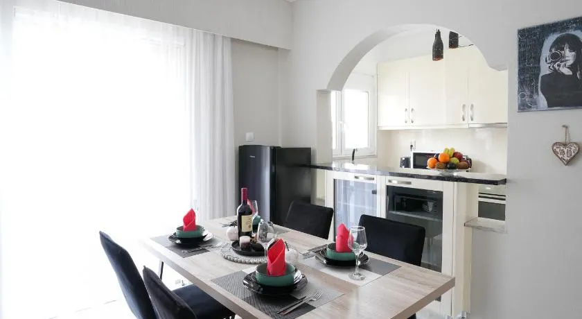 Golden Olive Apartment - Image 1