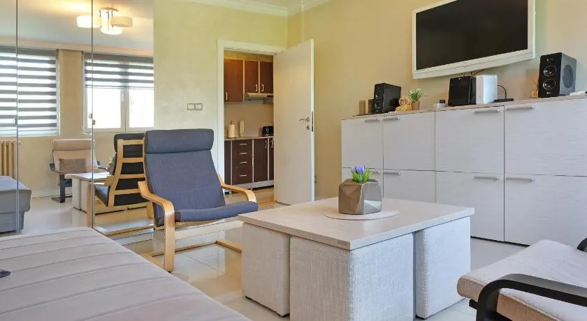 New Belgrade Square Apartment - Image 1