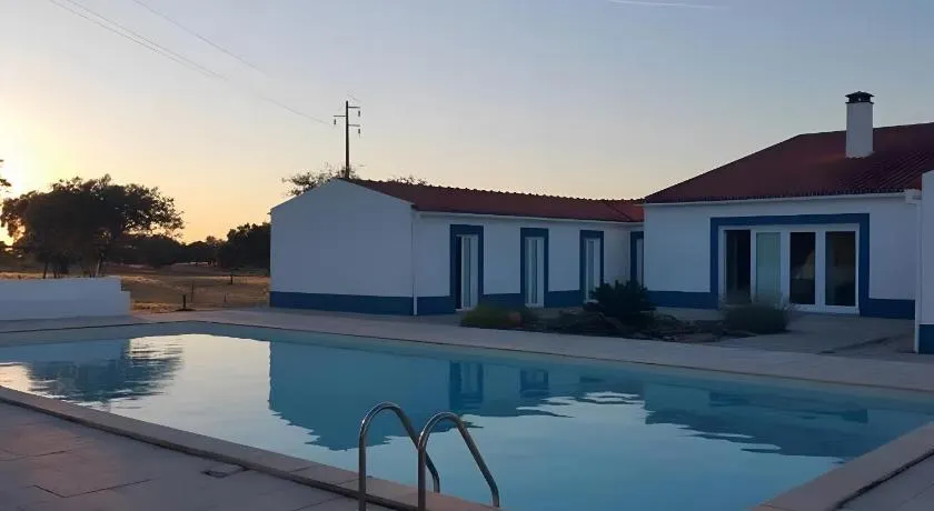 Merveilleux appartement de vacances entièrement équipé avec barbecue, piscine privée et jardin | Vue jardin - Image 1