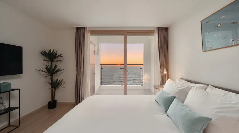 Urbanstay Sokcho Deungdae Beach - Image 1