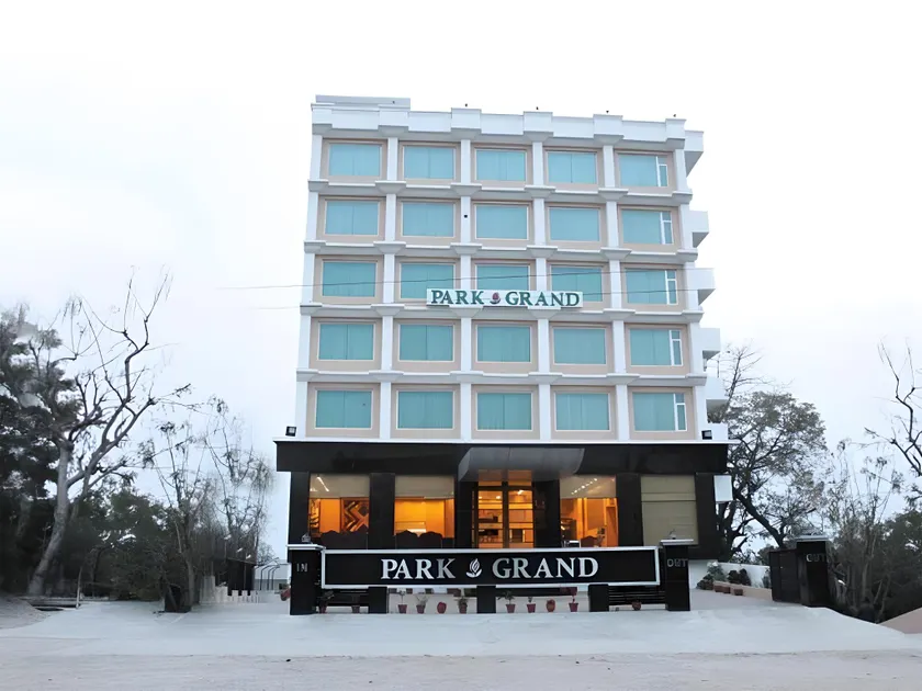 Hotel Park Grand - Image 1