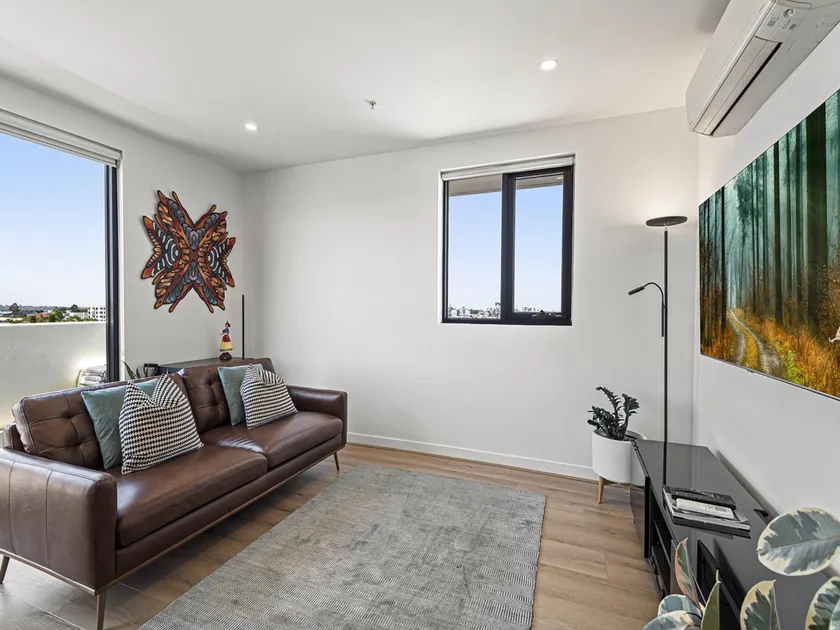 Bright City-view Retreat in the Heart of Preston - Image 1