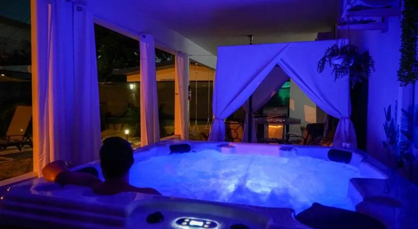Private Oasis with Jacuzzi and Cabana Pet Friendly - Image 1