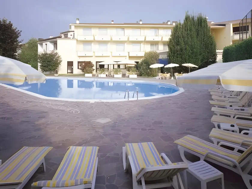 Hotel Du Parc - Image 1
