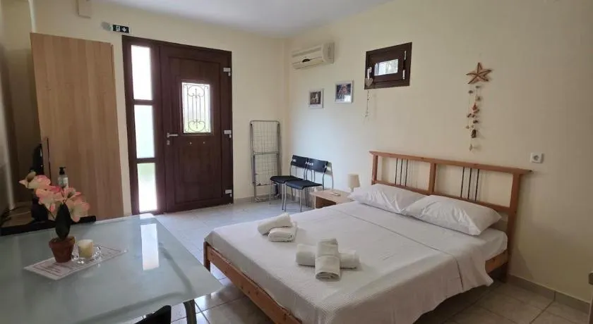 Sea Nest Studio 2 - Image 1