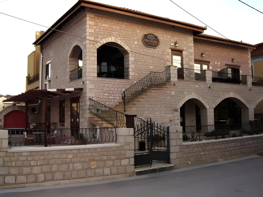 Myral Guesthouse - Image 1