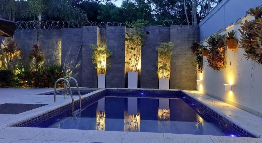 Casa alto padrão na Ferradura em condomínio com piscina privativa - Image 1