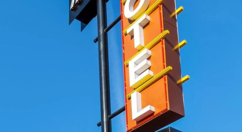 Holiday Motel and RV Park - Image 1