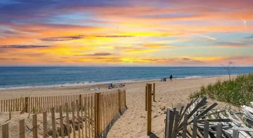 Newly Renovated Beachside Bliss Steps to Sand - Image 1