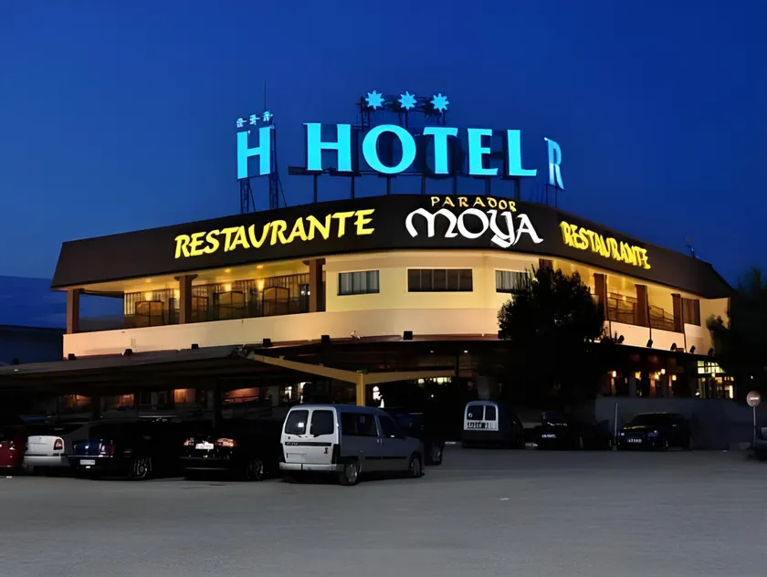 Moya Hotel Restaurante - Image 1