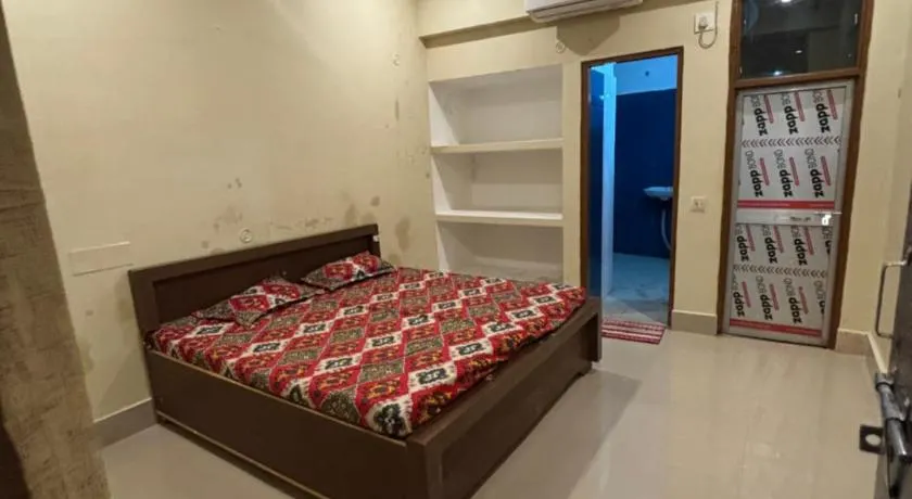 Sankat mochan guest house 100mtr-from ram mandir - Image 1