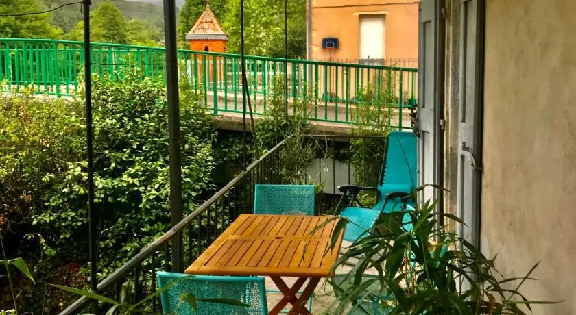 Appartement de village face à la rivière - Image 1