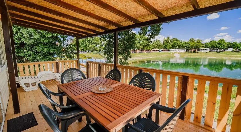 Lake View Mobile Homes with Thermal Riviera Tickets in Terme Čatež - Image 1
