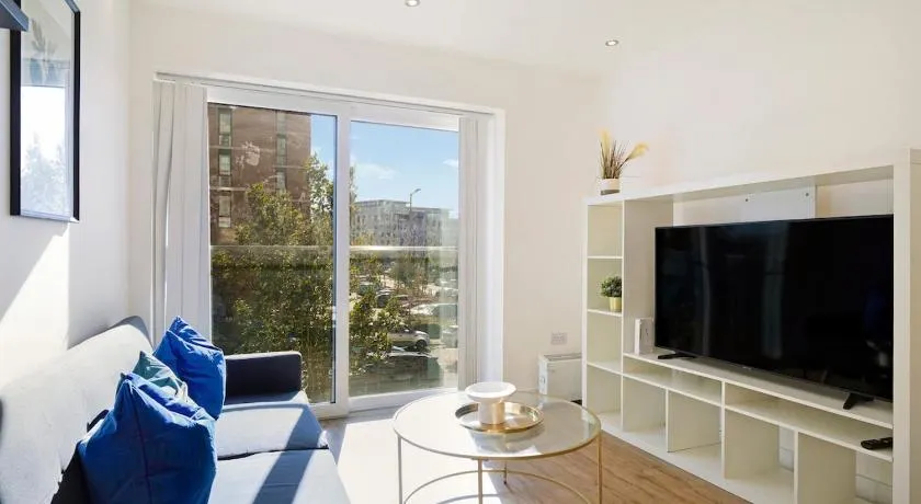New-Build 1-Bed Apartment in Luton - Image 1